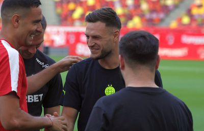 Fostul internațional îl „scutură” pe Dennis Politic, după ce l-a auzit pe Becali: „Vrei să faci sport profesionist sau nu?”