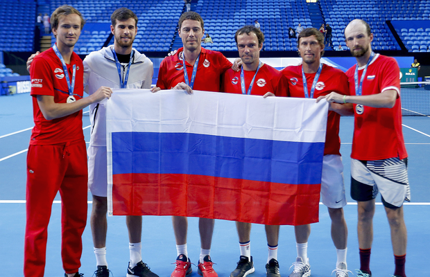 American de partea rușilor: „Dați-le steagurile înapoi!”