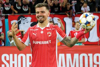 Tricoul de hattrick al lui Danny Armstrong, scos la licitație » A pornit de la 1.000 lei, dar s-a ajuns în 24h la o sumă prohibitivă!