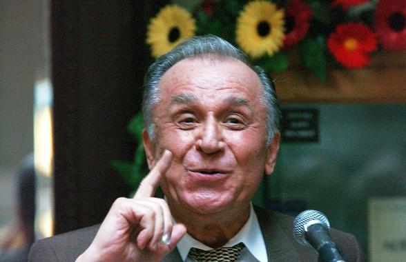 „Ion Iliescu a știut cum să divizeze, ca să stăpânească” » Verdictul aspru al unui profesor universitar: „Emil Constantinescu l-a întrebat dacă crede în Dumnezeu, eu l-aș mai fi întrebat ceva”