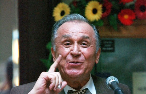 „Ion Iliescu a știut cum să divizeze, ca să stăpânească” » Verdictul aspru al unui profesor universitar: „Emil Constantinescu l-a întrebat dacă crede în Dumnezeu, eu l-aș mai fi întrebat ceva”