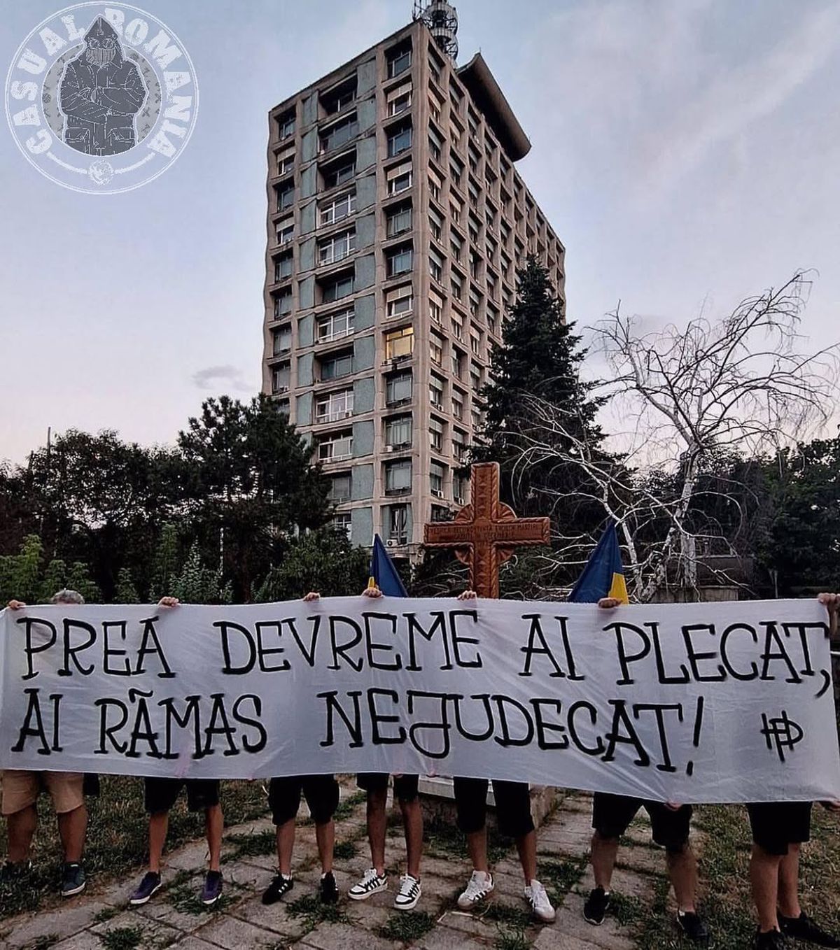 Avalanșă de mesaje NECRUȚĂTOARE anti-Iliescu! Ultrașii de la Steaua, Petrolul și alte forțe ies la atac: „Nu există doliu național pentru un criminal”