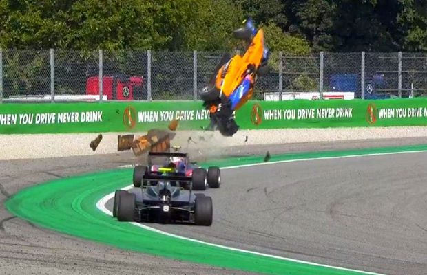 VIDEO Accident șocant la Monza! Monopostul s-a învârtit de trei ori în aer, apoi a căzut pe gard
