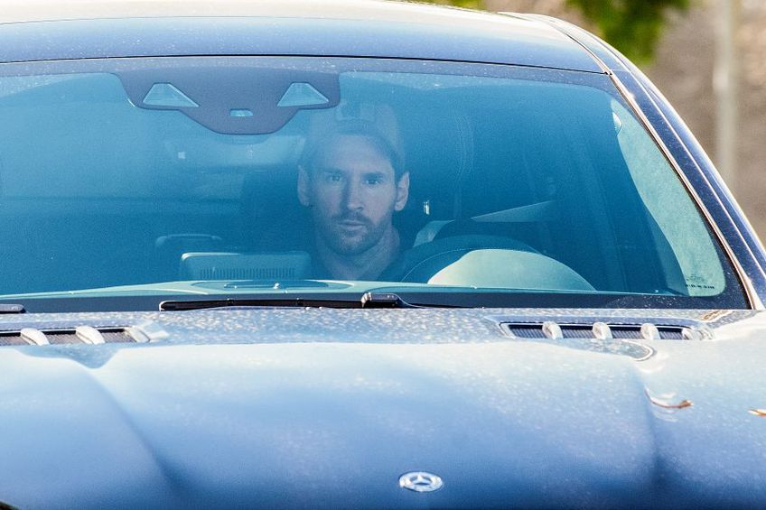 Lionel Messi, în drum spre antrenamentul Barcelonei // foto: Guliver/gettyimages