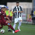 Mihai Răduț (30 de ani), mijlocașul Astrei Giurgiu, a fost curtat în ultimele zile de Craiova. Fotbalistul trecut pe la FCSB sau Pandurii va continua însă la formația antrenată de Bogdan Andone.