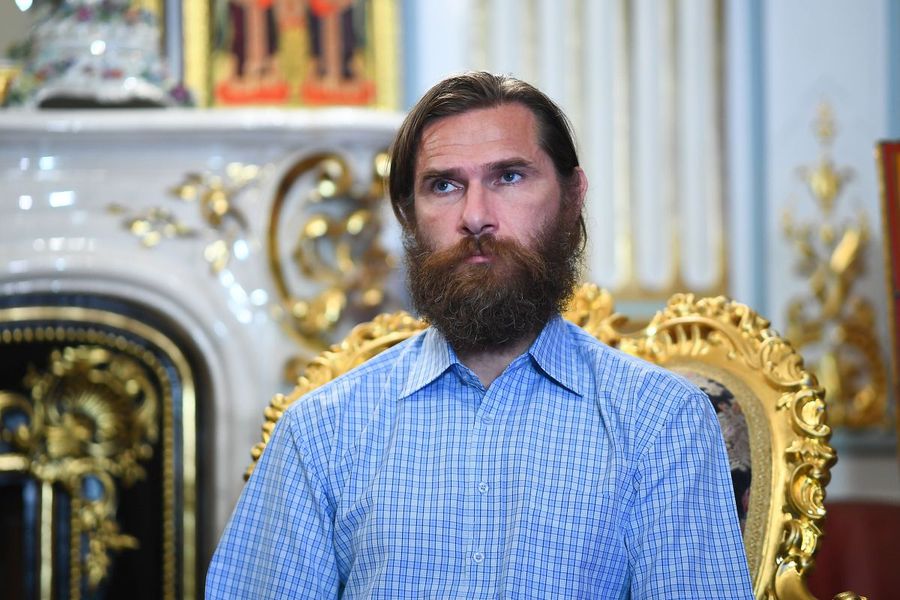 Alexandru Tudor s-a apucat de arbitraj în 1990. A debutat în Divizia A la data de 15 mai 1999 Alexandru Tudor s-a spovedit public după 13 ani! Recunoaște în premieră greșelile din spatele marelui scandal pe care l-a provocat la Steaua - CFR Cluj