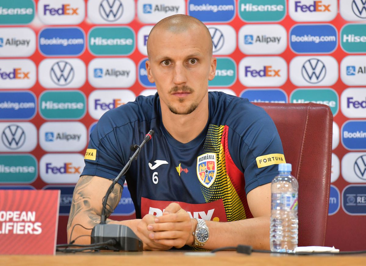 Antrenamentul oficial al României la Skopje, cu 17 fotbaliști » Rădoi s-a băgat la joc + Ultimele detalii de la trimișii GSP