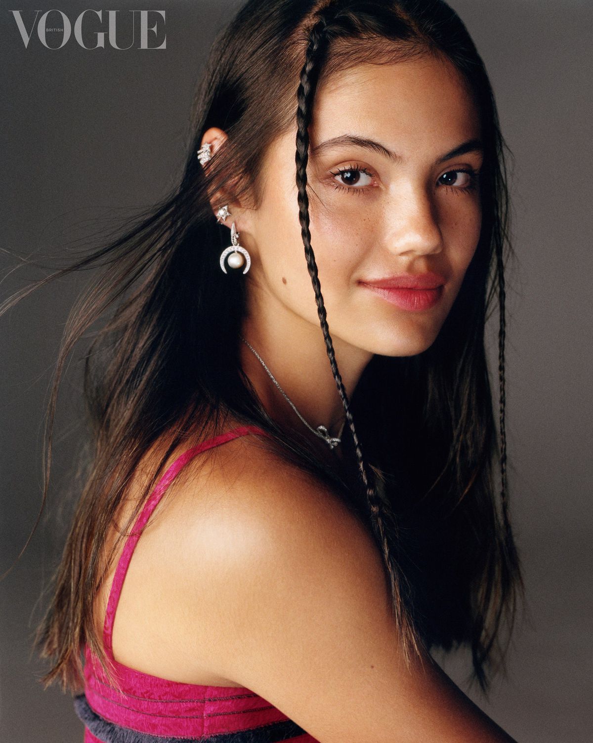 Emma Răducanu, steaua cu origini românești a tenisului britanic, poze pe teren, personale și din Vogue