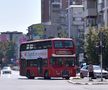 „Double deckers” în Skopje. Autobuze roșii, supraetajate, ca-n Londra, în centrul orașului