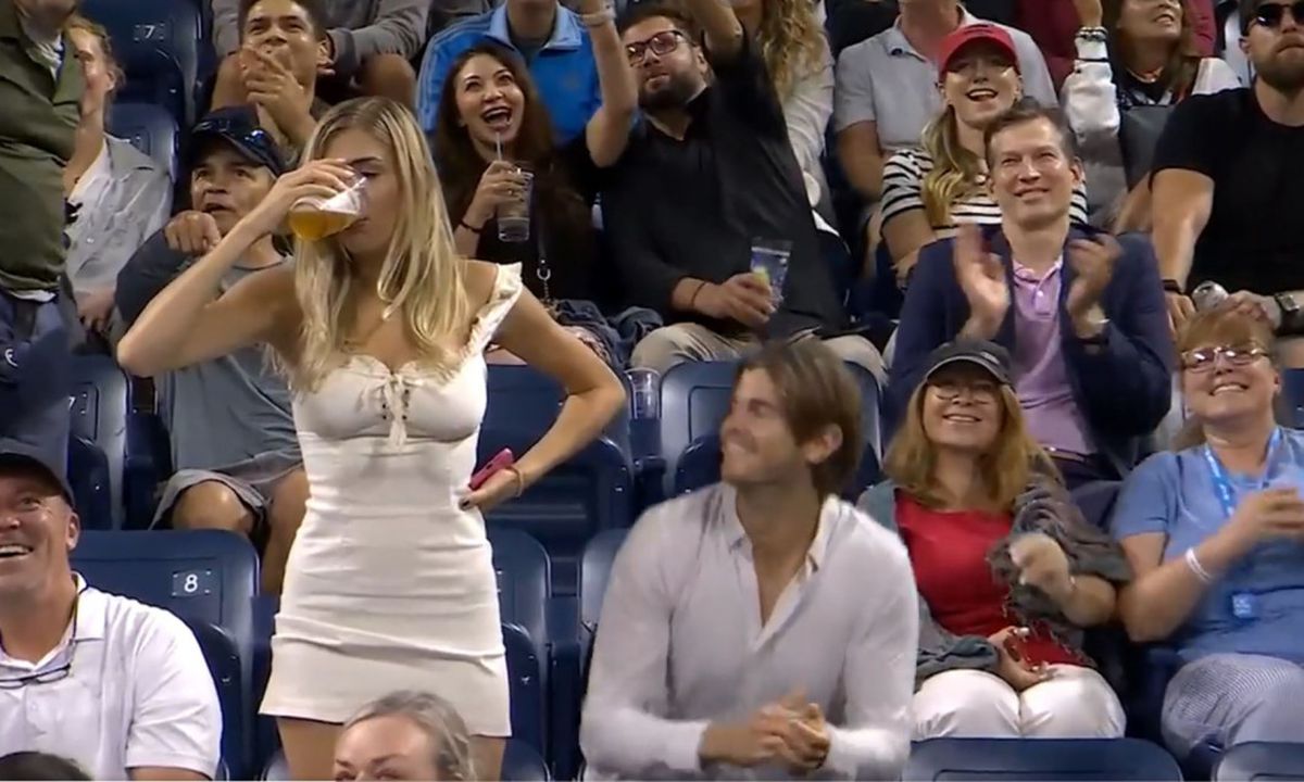 Cine e blonda care a făcut spectacol la US Open » A fost aplaudată la scenă deschisă