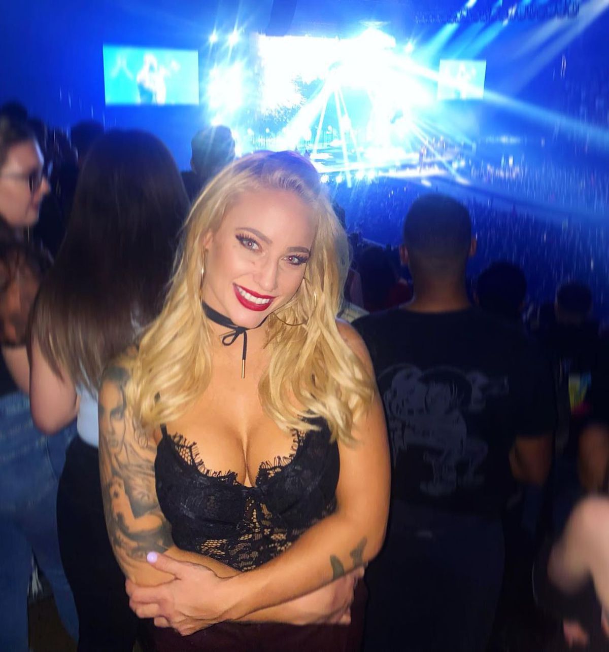 „Bombardiera blondă din box”, presupusa amantă a lui Conor McGregor, primele declarații despre luptător: „Îmi pare rău de el”