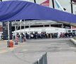 Românii au stat la cozi de 400 de metri la casele de la London Stadium » De ce au întârziat englezii vânzarea tichetelor