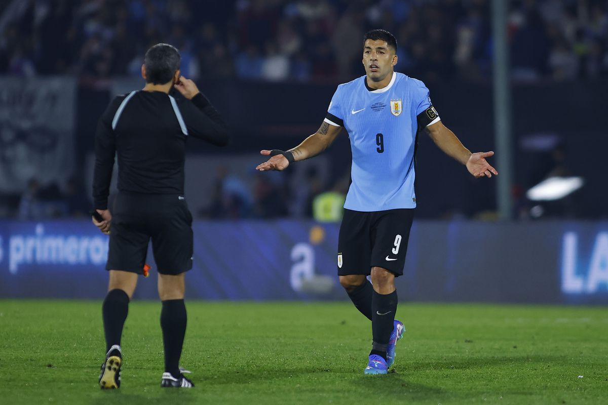 Omagiul adus lui Luis Suarez de către fanii Uruguayului