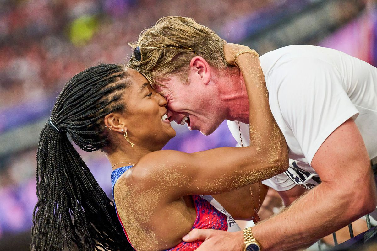 Paris, orașul visurilor împlinite » Hunter Woodhall a devenit campion paralimpic după ce soția sa, Tara, cucerea aurul la Jocurile Olimpice în urmă cu o lună