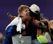 Hunter și Tara bucurându-se împreună după cursa de la Jocurile Paralimpice FOTO Guliver/GettyImages