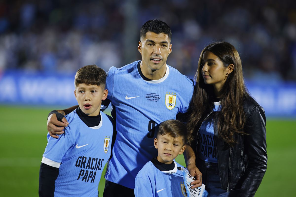 Omagiul adus lui Luis Suarez de către fanii Uruguayului