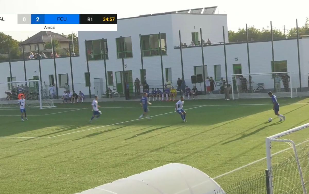 Scene comice la inaugurarea noii baze din Dolj » Cum a fost fotografiat Marius Croitoru, în timp ce penelistul Ciucă primea tricoul cu numărul 8, făcut celebru în Oltenia de legendarul Ilie Balaci