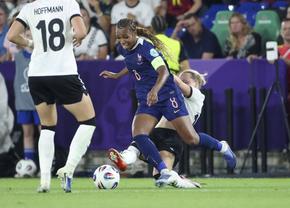 Nou record în fotbalul feminin » S-a făcut cel mai scump transfer din istorie