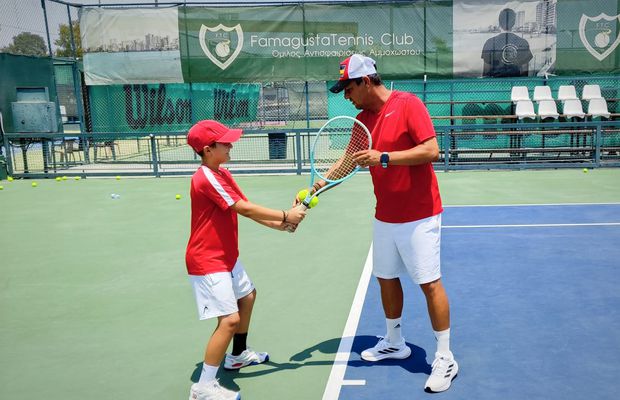 Antrenor de tenis român, stabilit de 18 ani în Cipru: „Lucrurile au luat-o razna” » Cât costă chiriile în Limassol + cine e sportivul-fenomen în țara Afroditei: „Ca Halep și Năstase”