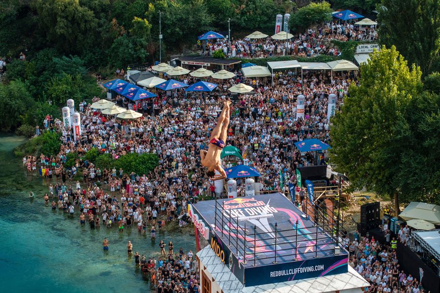 Victorie pentru Constantin Popovici în Seria Mondială Red Bull Cliff Diving! Titlul se decide în ultima etapă a sezonului