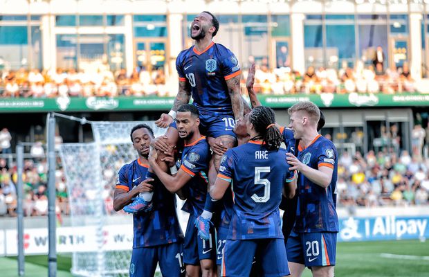 A devenit golgheterul ALL-TIME al naționalei Olandei și a fost purtat pe brațe de colegi!