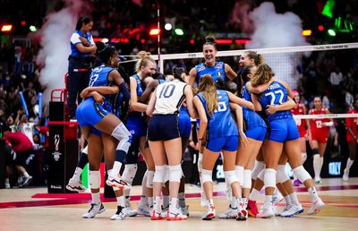 Italia, „regina lumii” la volei feminin! Finală spectaculoasă cu Turcia și al doilea titlu mondial din istorie