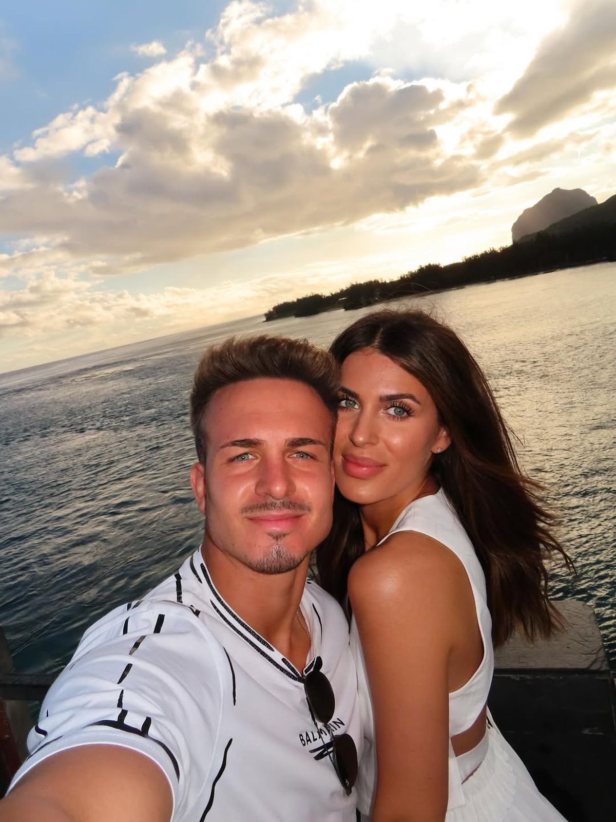 Nunta sezonului la Dinamo! Fotbalistul a făcut pasul cel mare: petrecere în stil ultras, cu torțe și scandări