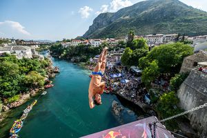 Victorie pentru Constantin Popovici în Seria Mondială Red Bull Cliff Diving! Titlul se decide în ultima etapă a sezonului
