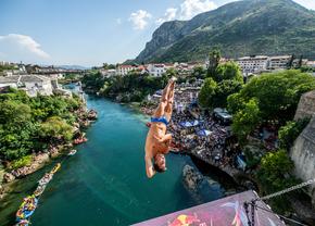 Victorie pentru Constantin Popovici în Seria Mondială Red Bull Cliff Diving! Titlul se decide în ultima etapă a sezonului