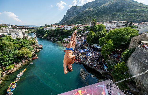 Victorie pentru Constantin Popovici în Seria Mondială Red Bull Cliff Diving! Titlul se decide în ultima etapă a sezonului