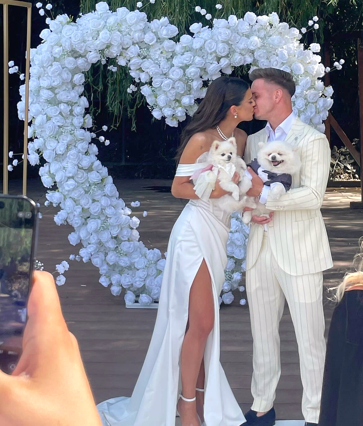 Nunta sezonului la Dinamo! Fotbalistul a făcut pasul cel mare: petrecere în stil ultras, cu torțe și scandări