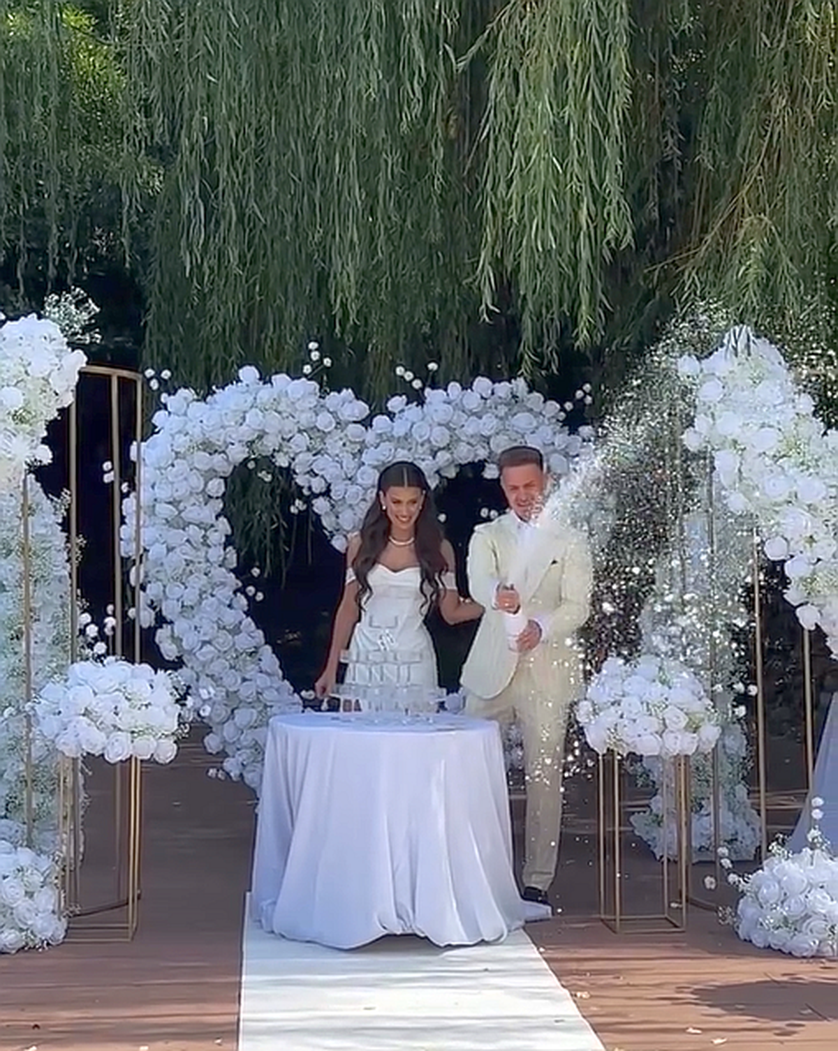 Nunta sezonului la Dinamo! Fotbalistul a făcut pasul cel mare: petrecere în stil ultras, cu torțe și scandări