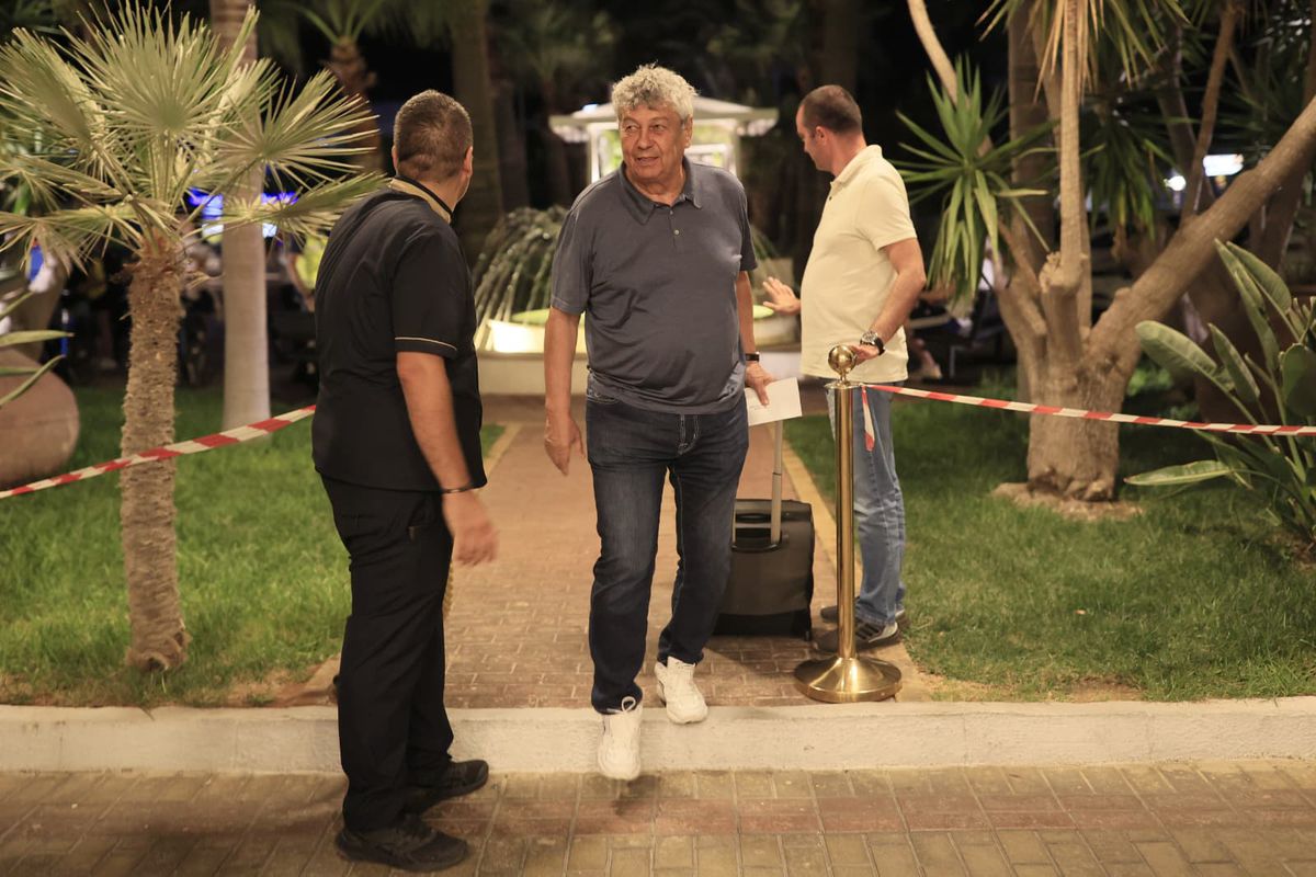 Naționala României, întâmpinată de zeci de oameni la hotel în Cipru » Un preot în sutană s-a strecurat printre suporteri și a avut un mesaj: „Emoționant!”