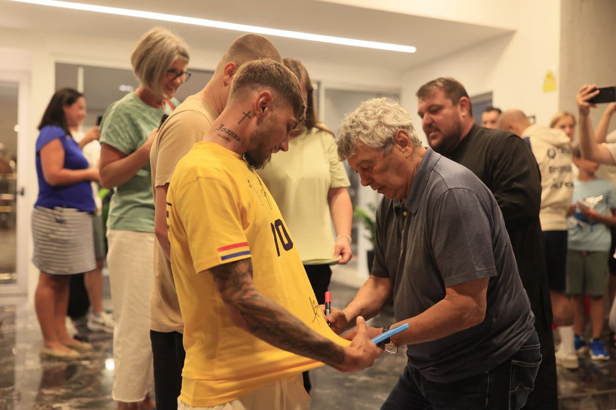 Naționala României, întâmpinată de zeci de oameni la hotel în Cipru » Un preot în sutană s-a strecurat printre suporteri și a avut un mesaj: „Emoționant!”