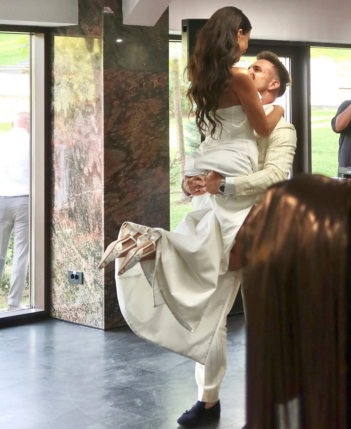 Nunta sezonului la Dinamo! Fotbalistul a făcut pasul cel mare: petrecere în stil ultras, cu torțe și scandări