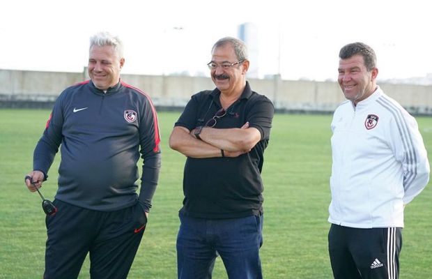 Vizită neașteptată în vestiarul lui Marius Șumudică » Başkanul a dat buzna: „Din momentul de față, el este șeful!”