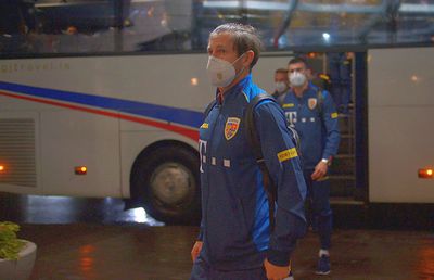 ISLANDA - ROMÂNIA. Emoții în delegația României! Jucătorii și staff-ul încă așteaptă rezultatele testelor de COVID-19 făcute în aeroport