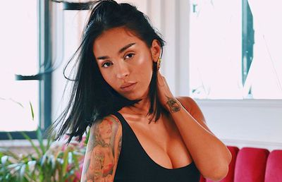 FOTO Un fotbalist celebru din Premier League îi face curte lui Ruby » Cum vrea să profite cântăreața: „Poate e băiat de treabă și îmi dă”