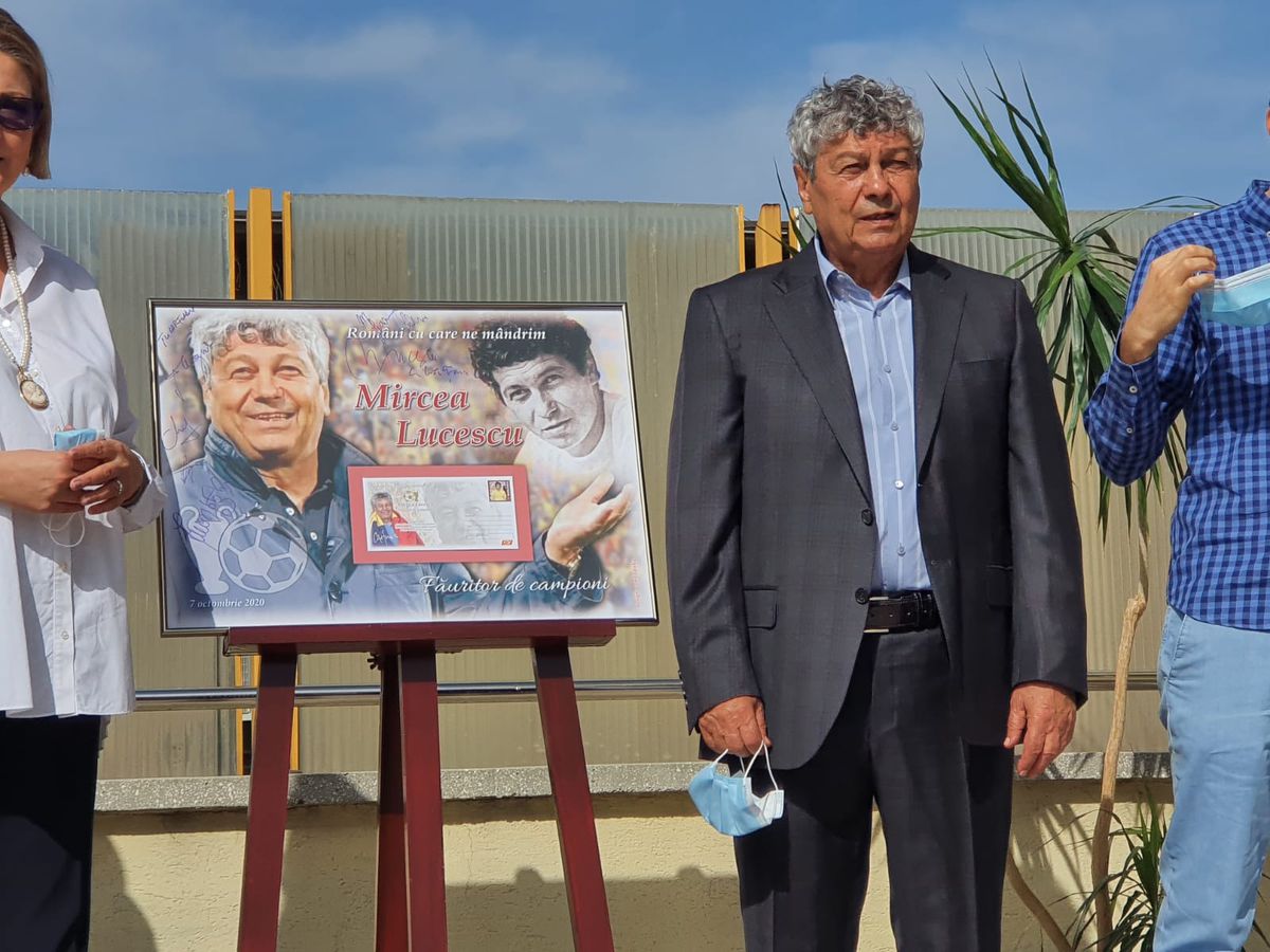 VIDEO + FOTO Moment inedit pentru Mircea Lucescu! Antrenorul a primit un timbru: „Reînvie întreaga atmosferă din anii precedenți”
