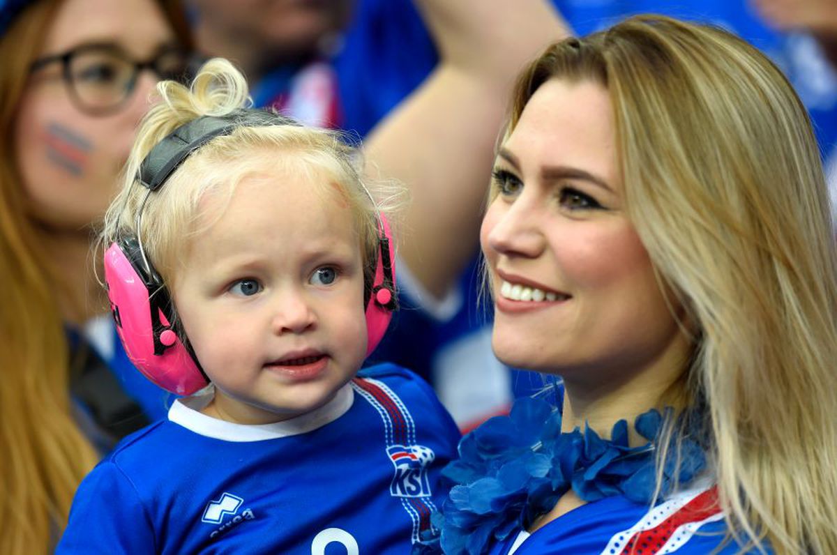 Islanda - România, fără cele mai sexy fane din Europa