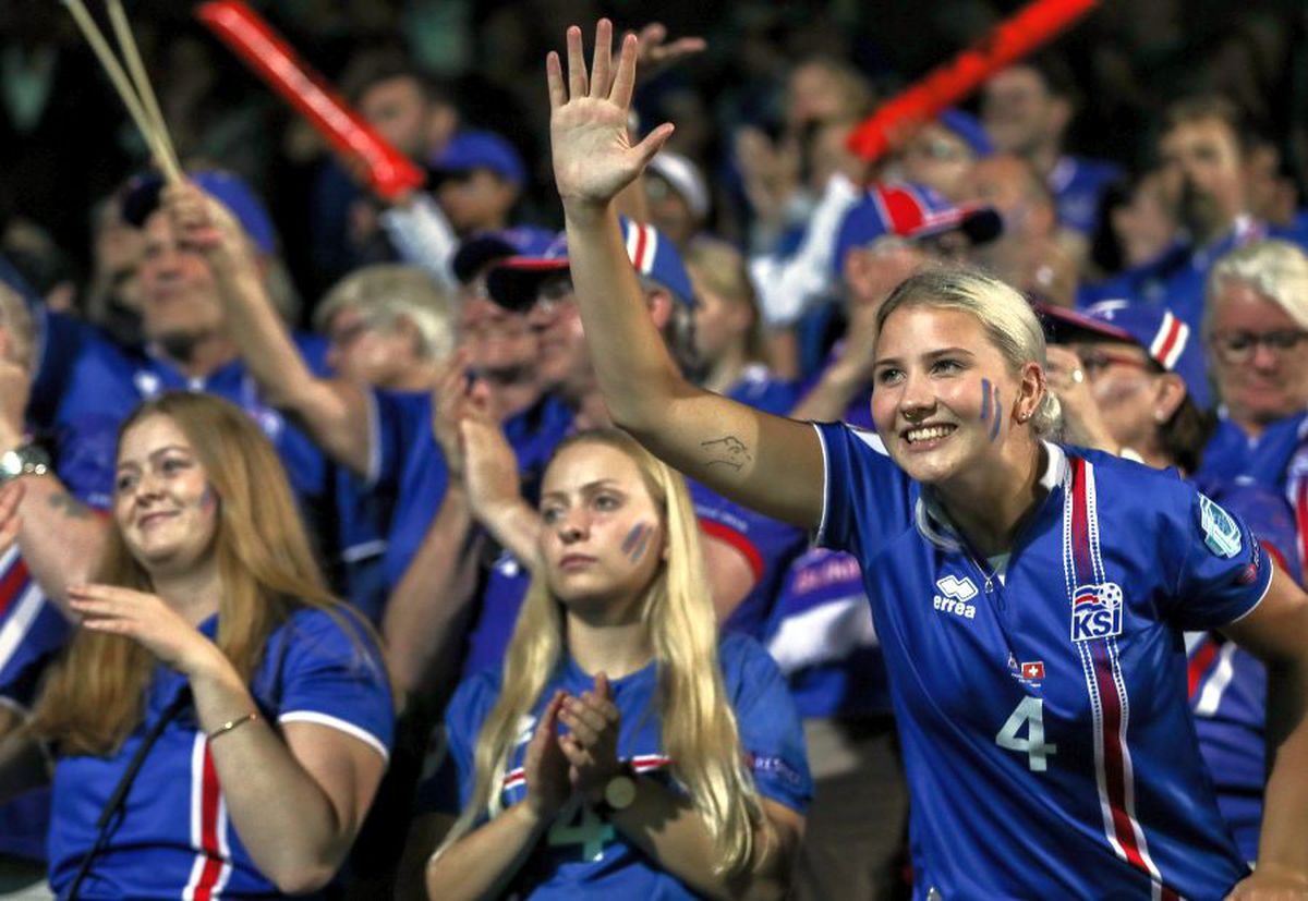 FOTO Islanda - România, fără cele mai sexy fane din Europa! Femeile din Islanda au întors toate privirile la ultimele două turnee finale