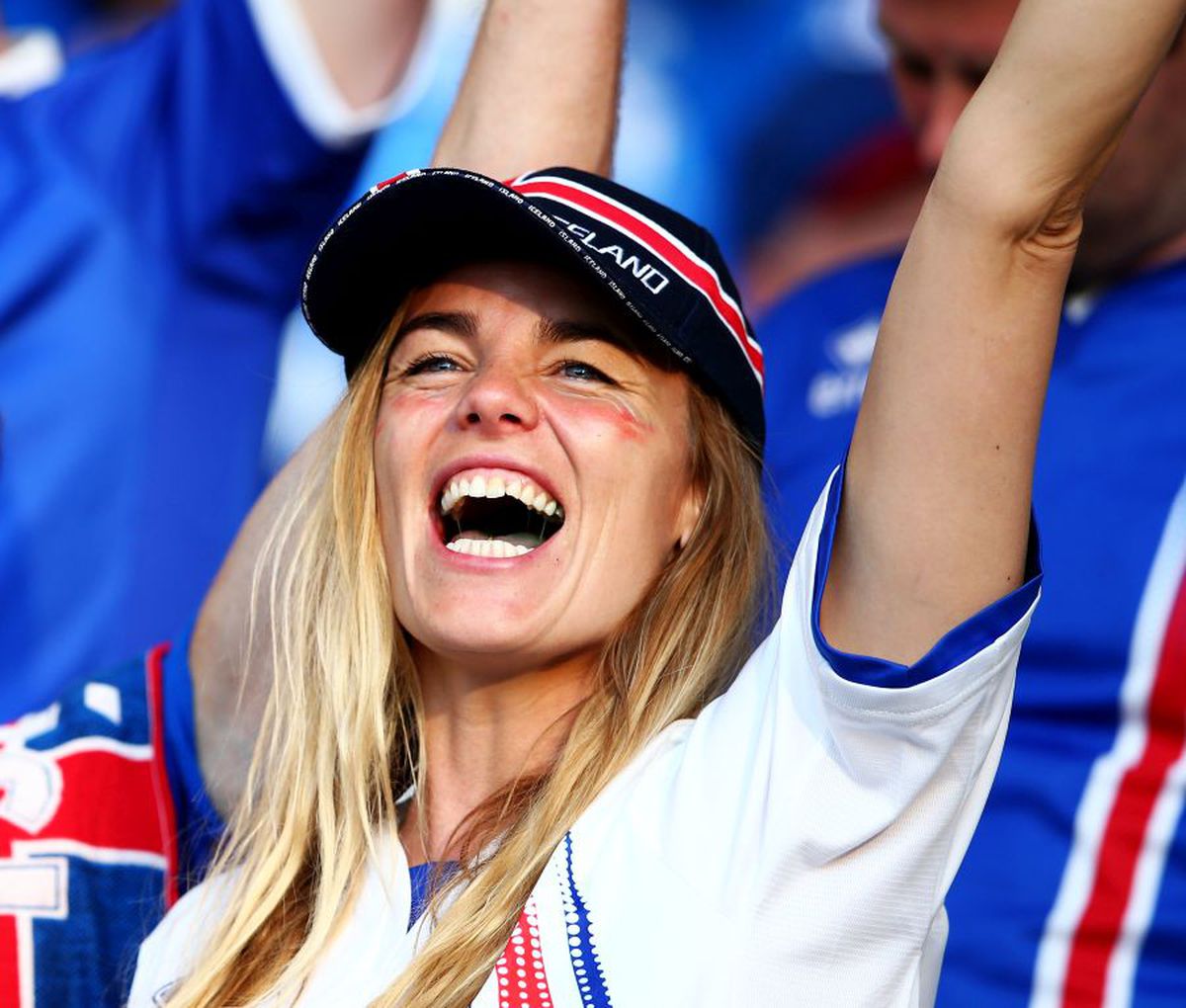 FOTO Islanda - România, fără cele mai sexy fane din Europa! Femeile din Islanda au întors toate privirile la ultimele două turnee finale