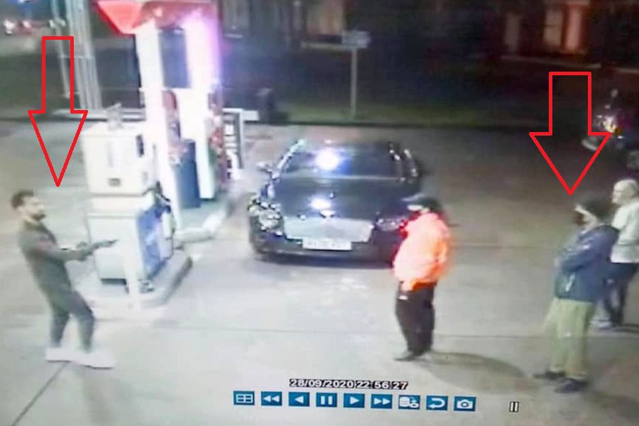 Salah (în stânga, indicat de săgeată) / Persoana agresată (în hanorac albastru, indicat de săgeată) Mohamed Salah, gest fantastic într-o benzinărie din Liverpool » A sărit să apere un om al străzii: „M-am frecat bine la ochi, nu-mi venea să cred”