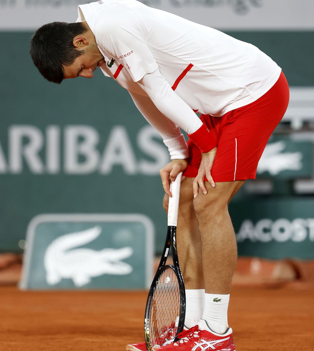 Roland Garros. Novak Djokovic, victorie cu mari emoții » A trecut peste accidentarea din primul set și s-a calificat în semifinale. Cine ia trofeul?