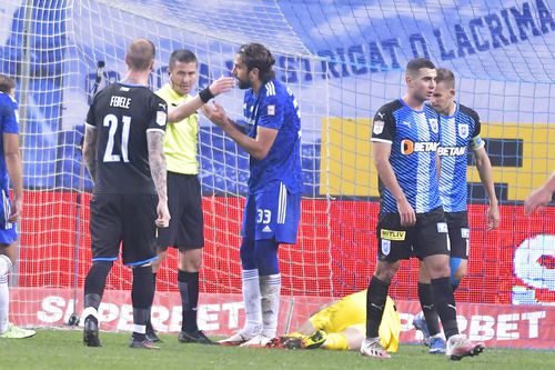 Andrea Compagno, eliminat în FCU Craiova - CS Universitatea 0-2 // foto: Imago