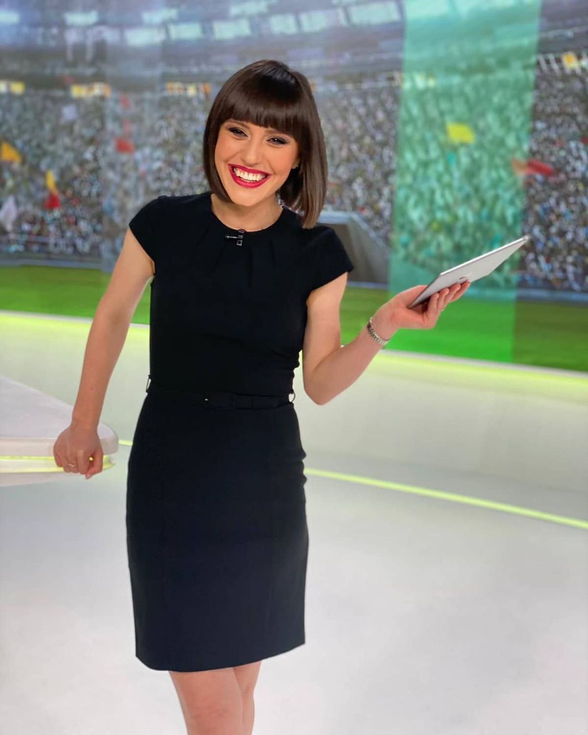 Prezentă pe Arena Națională » Prezentatoarea TV nu a ratat România - Belarus: „Îmi place Edi Iordănescu”