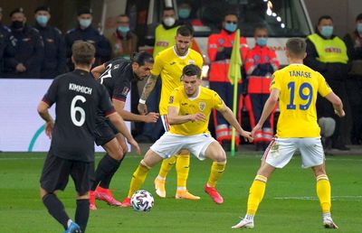 Dezbaterea zilei, 7 octombrie » Ar trebui să sacrificăm meciul cu Germania și să ne concentrăm 100% pe cel cu Armenia? „ Rădoi să menajeze artileria grea cu nemții” vs. „Nu ne permitem să pierdem la scor”