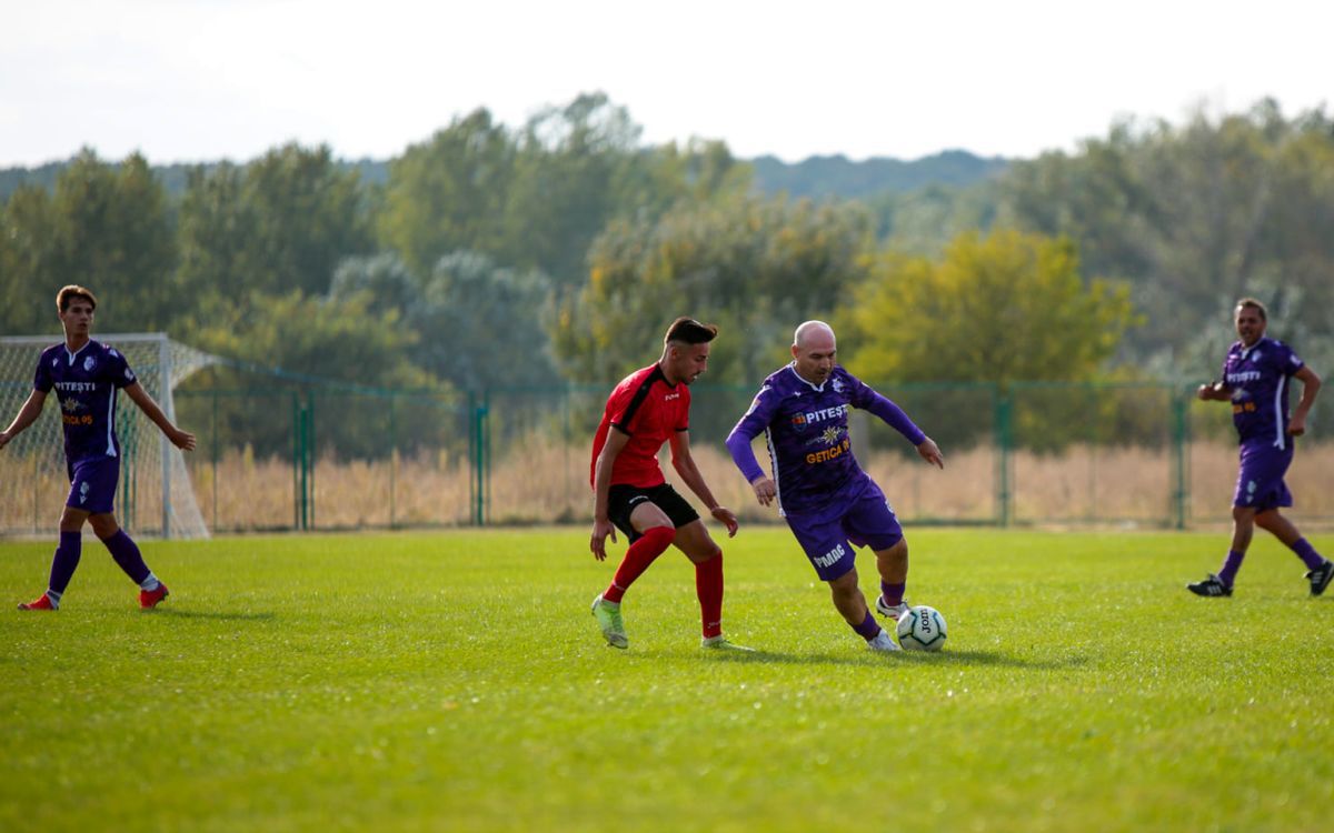 Imagini rare: Vlădoiu, Prepeliță și Schumacher au revenit în iarbă » Meci inedit pentru FC Argeș