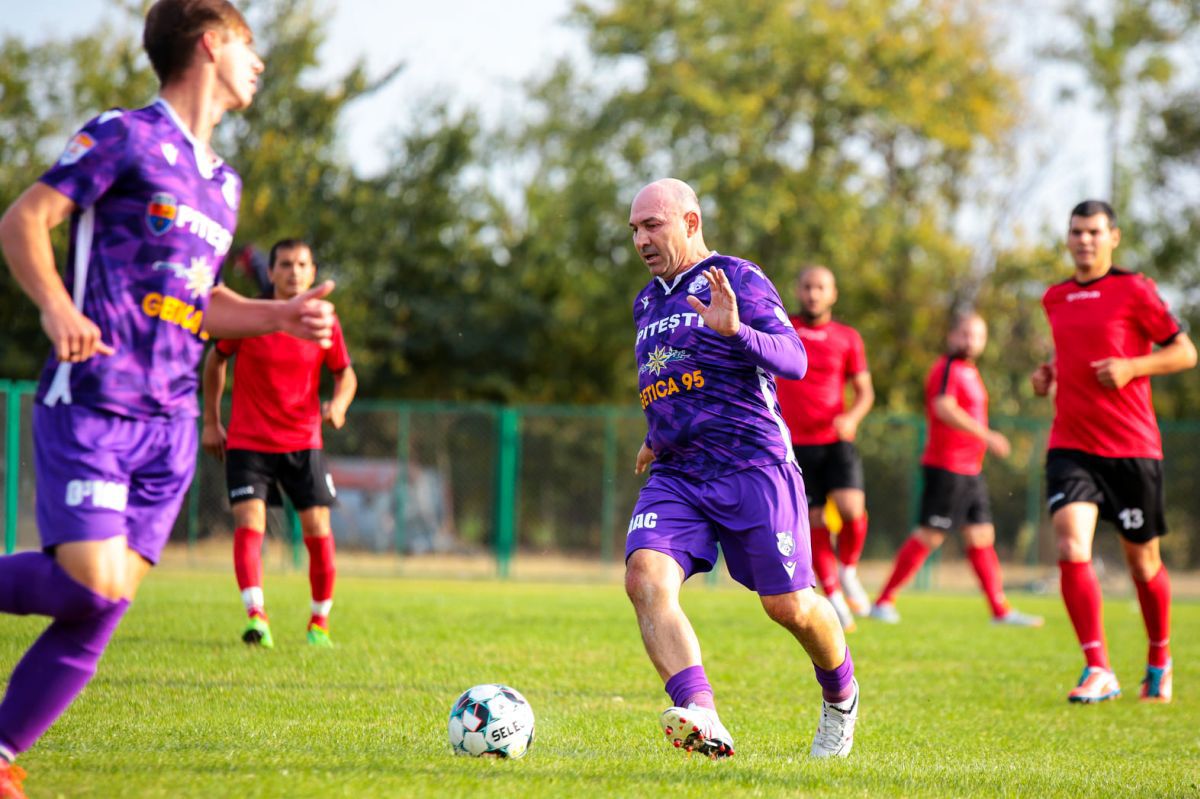 Imagini rare: Vlădoiu, Prepeliță și Schumacher au revenit în iarbă » Meci inedit pentru FC Argeș