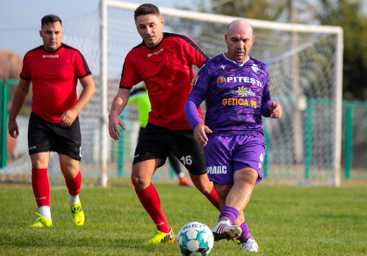 Imagini rare: Vlădoiu, Prepeliță și Schumacher au revenit în iarbă » Meci inedit pentru FC Argeș